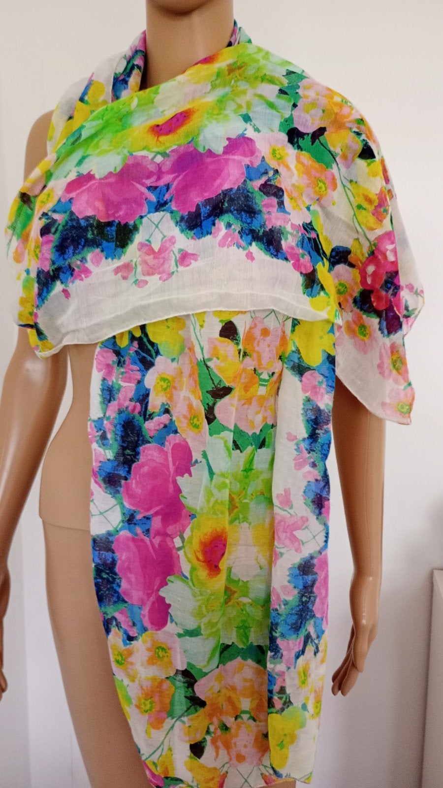 sjaal luchtige kleuren nieuwstaat, Kleding | Dames, Ophalen of Verzenden, Zo goed als nieuw, Maat 46/48 (XL) of groter, Sjaal