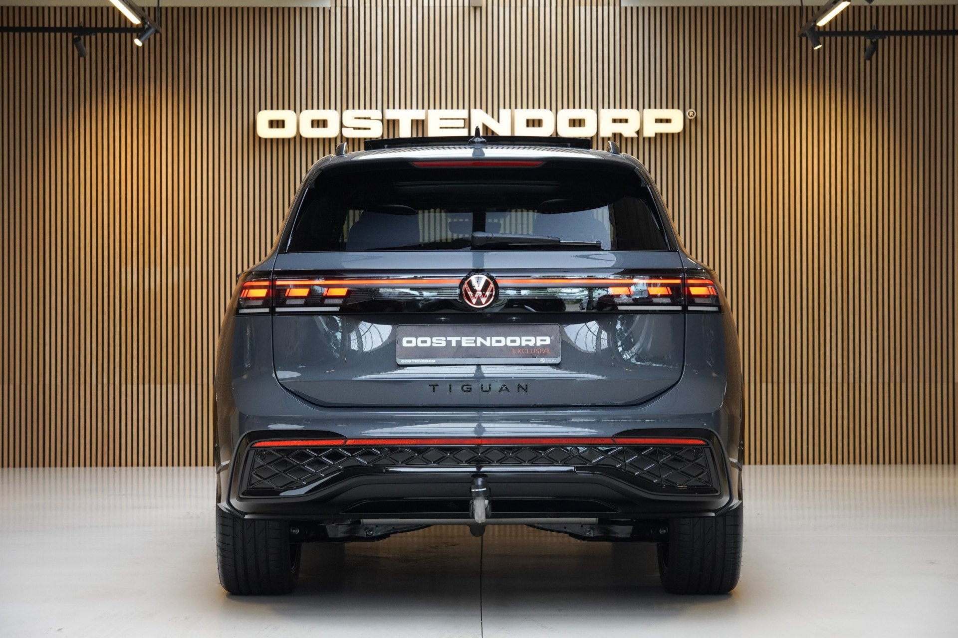 Volkswagen Tiguan 1.5/272pk eHybrid R-Line Blackstyle VOL!|2, Zwart, 4 cilinders, 2000 kg, 1790 kg