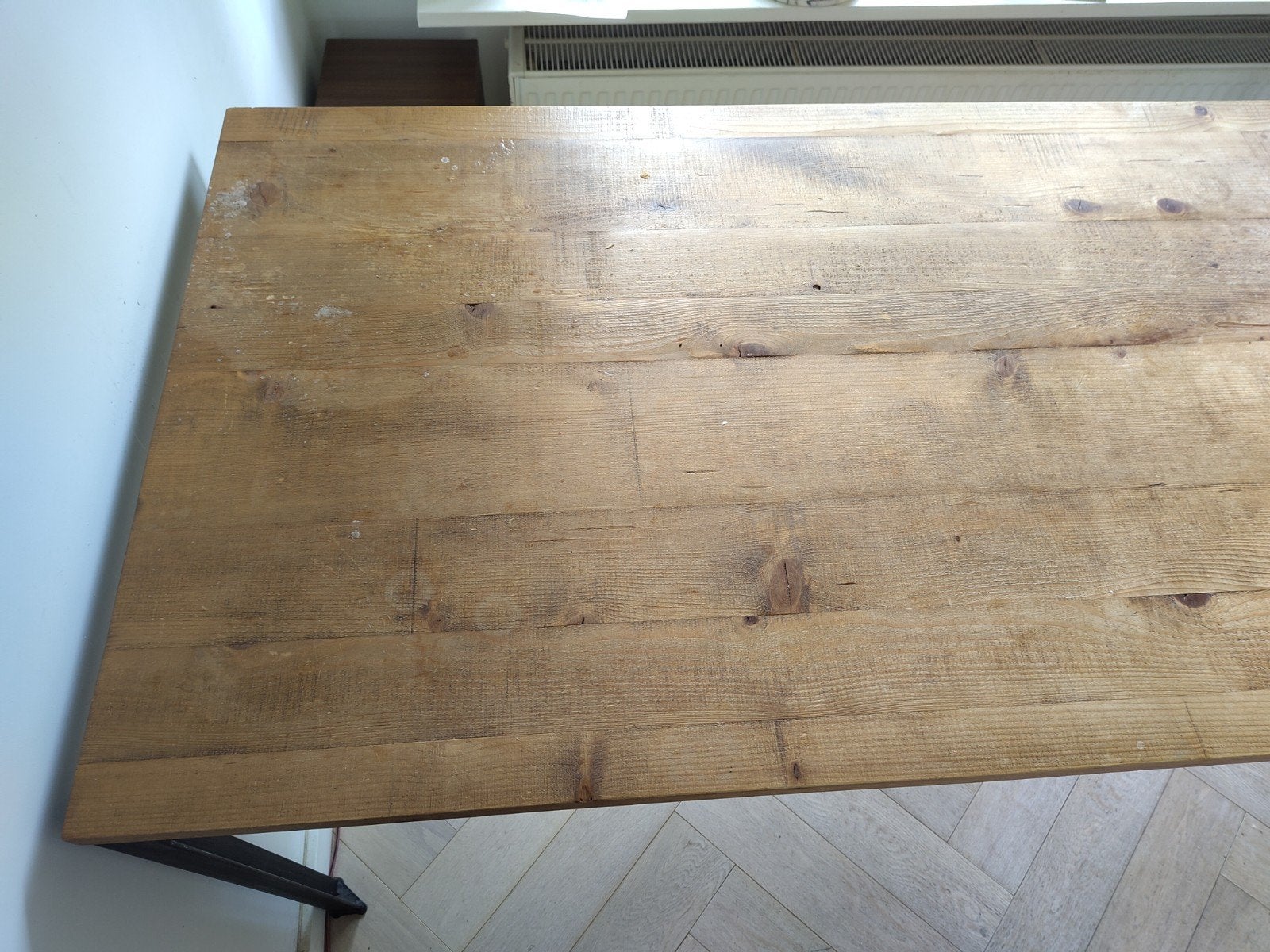 Eettafel met houten blad en metalen frame, Huis en Inrichting, Tafels | Eettafels, Ophalen, Gebruikt, Industrieel, Modern, 50 tot 100 cm