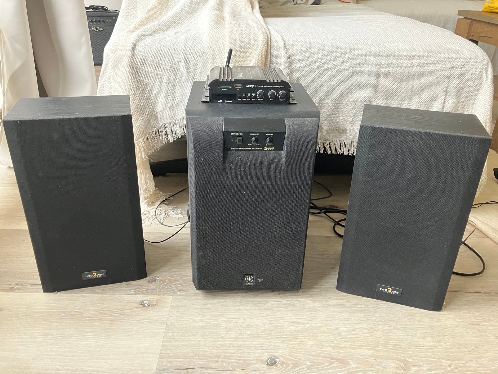 Suboowfer + speakers + amplifier/bluetooth
