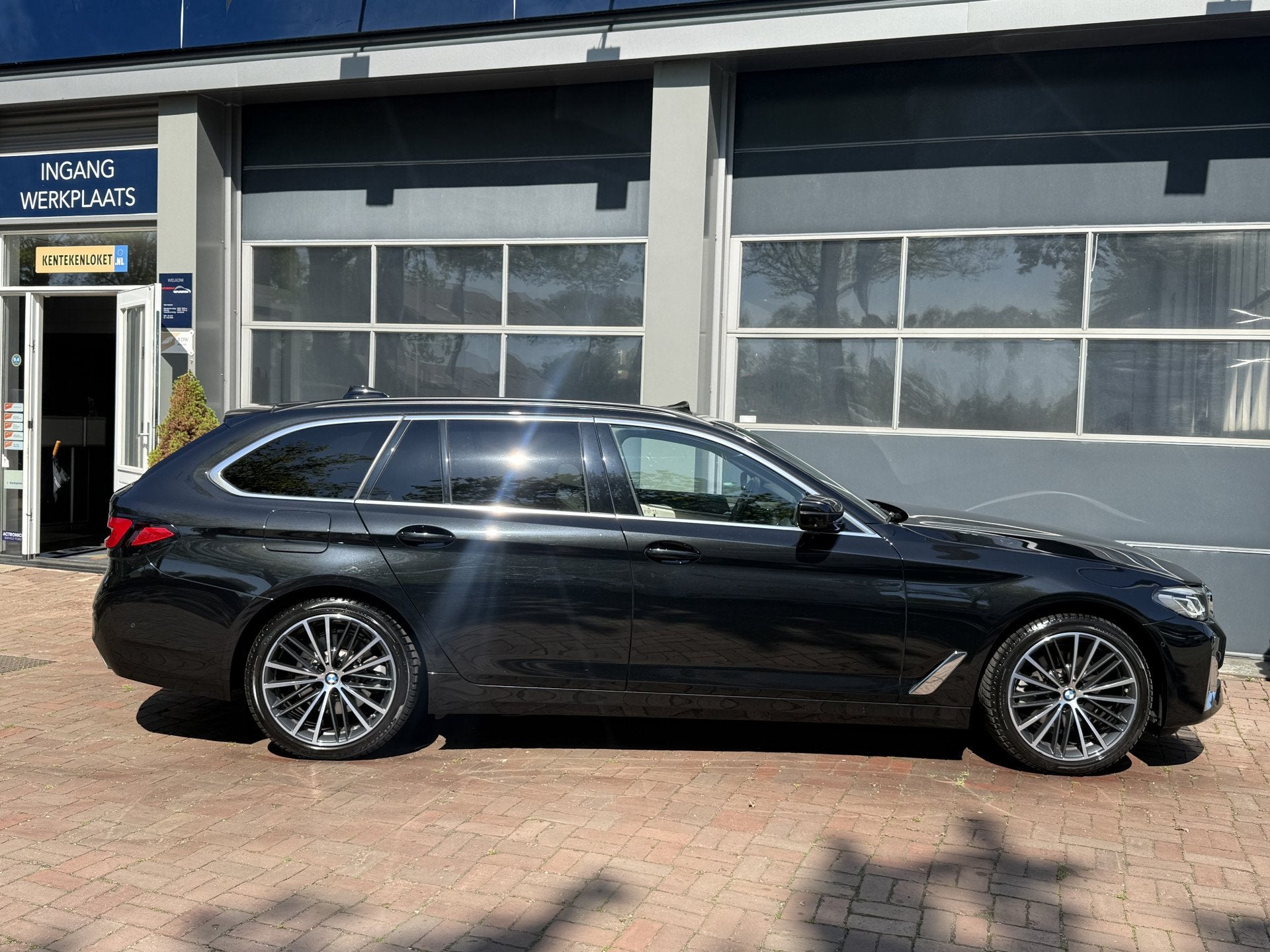 Foto 4 van BMW 5 Serie Touring 520i High Executive | Pano | Leder | 04-
