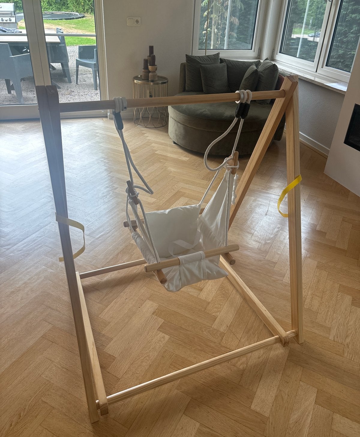 Houten baby schommelstoel met standaard, Ophalen, Zo goed als nieuw