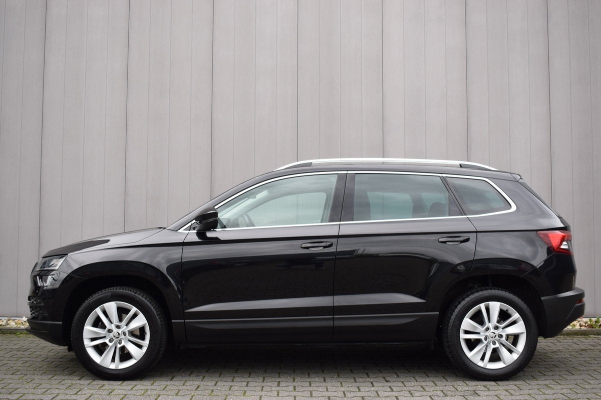 Skoda Karoq 1.5 TSi Business Edition LED | Sportstoelen | Ca, Auto's, Voorwielaandrijving, Stof, 4 cilinders, Zwart