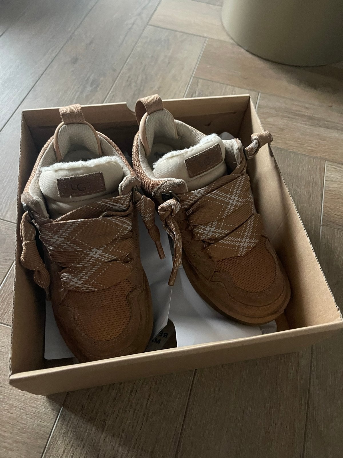 Ugg Lowmel Chestnut sneakers maat 38, Ophalen of Verzenden, Zo goed als nieuw, Bruin, Sneakers of Gympen