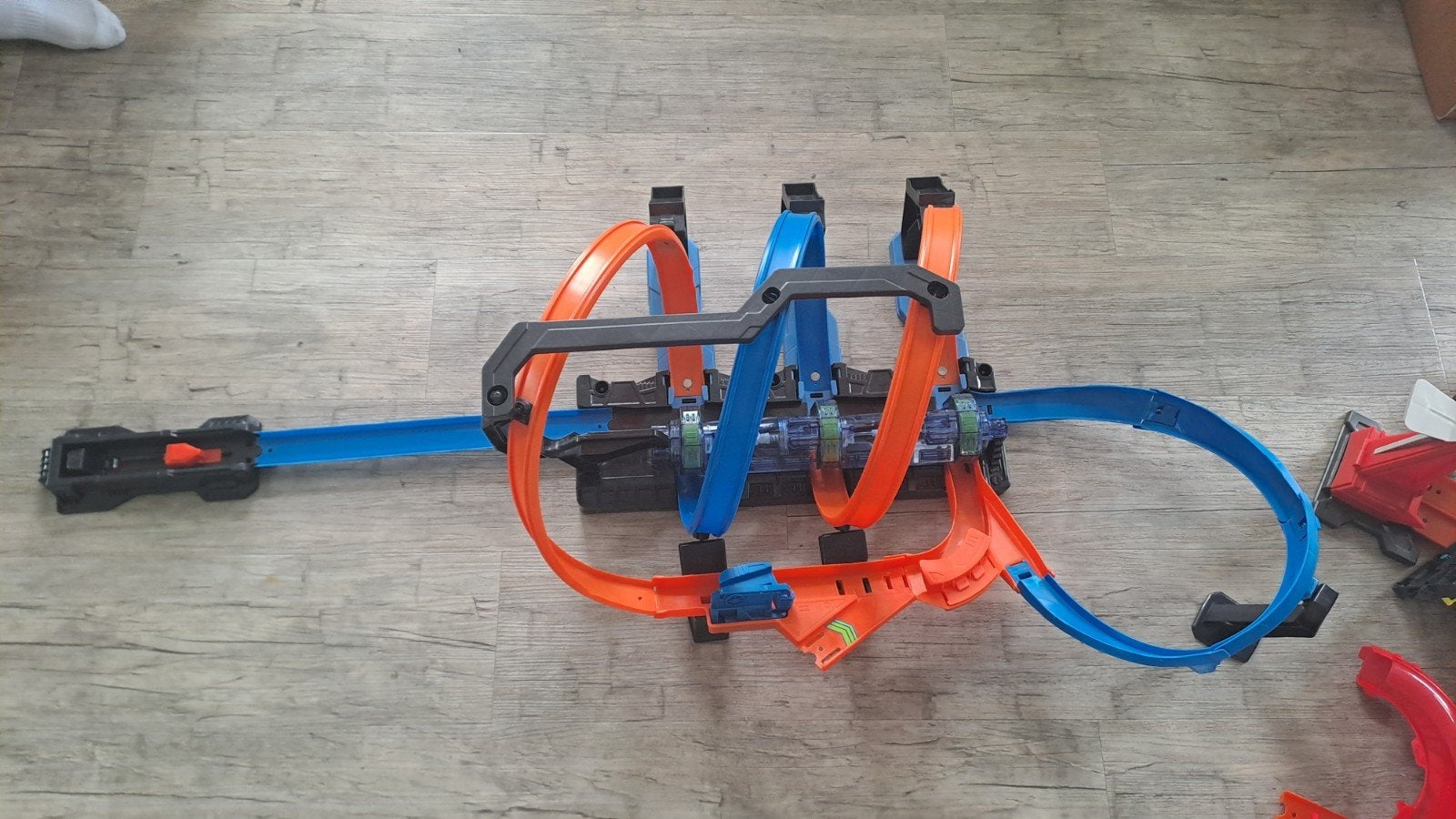 Hot Wheels Spiraal Crash baanset met gemotoriseerde booster, Ophalen of Verzenden, Hot Wheels, Elektrisch, Met looping