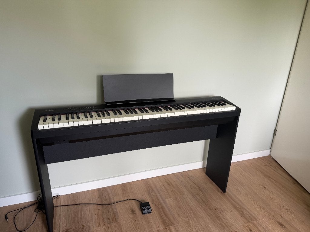 Roland FP-30 Digitale Piano inclusief pianostandaard, Muziek en Instrumenten, Piano's, Ophalen, Gebruikt, Zwart, Digitaal