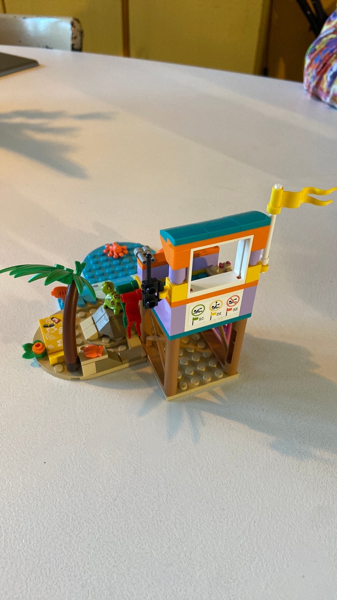 Foto 14 van Lego Friends set 41710 surfer strandplezier + gratis kano