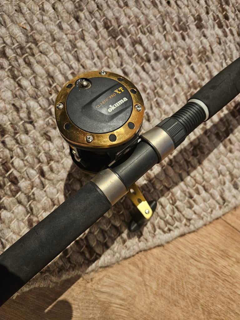 Okuma Classic Pro XT Reel met Boothengel, Ophalen of Verzenden, Gebruikt, Complete hengel