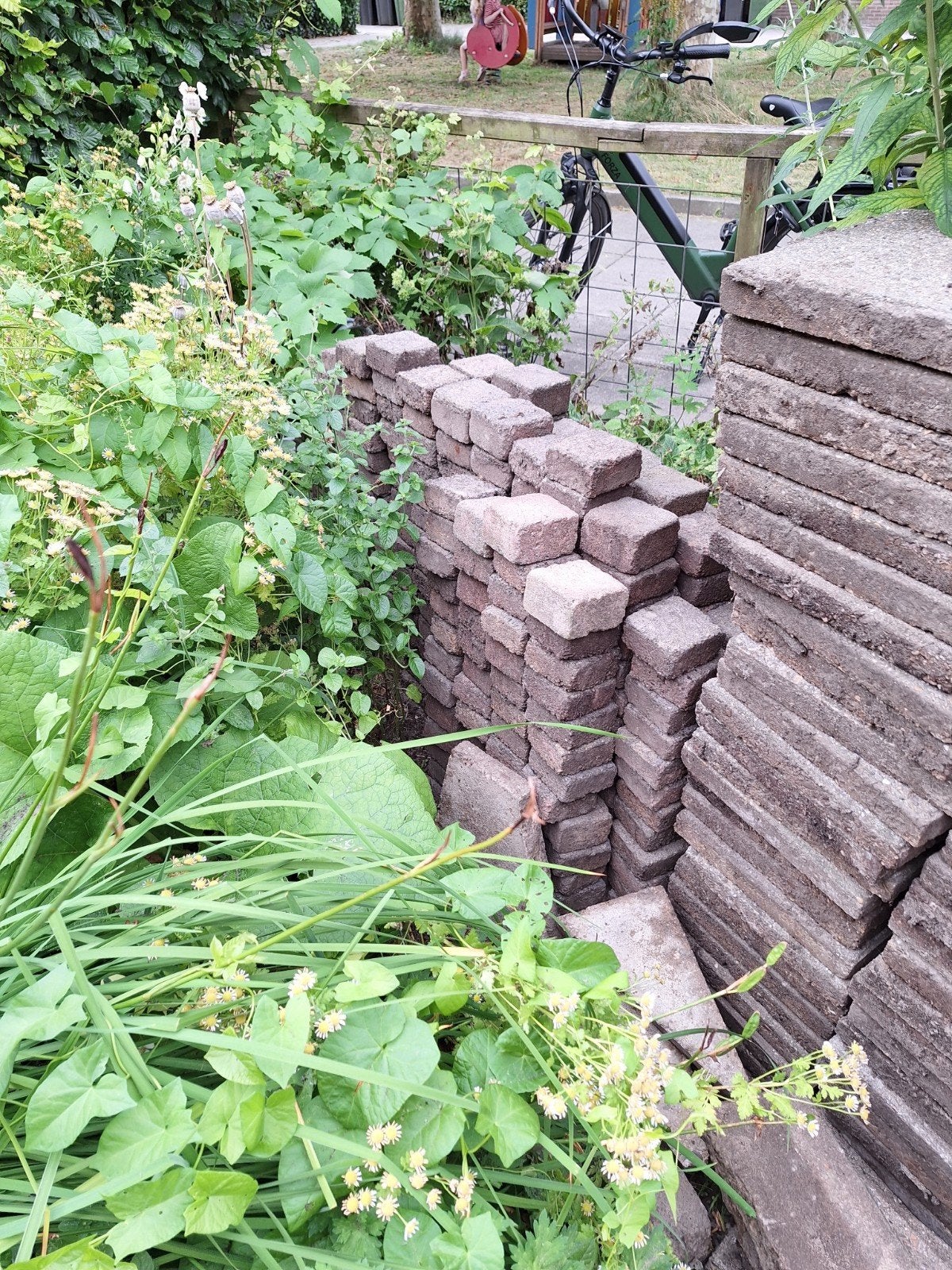 Gebruikte betontegels en klinkers voor tuin of terras, Ophalen, Gebruikt, Klinkers, 5 tot 10 m²