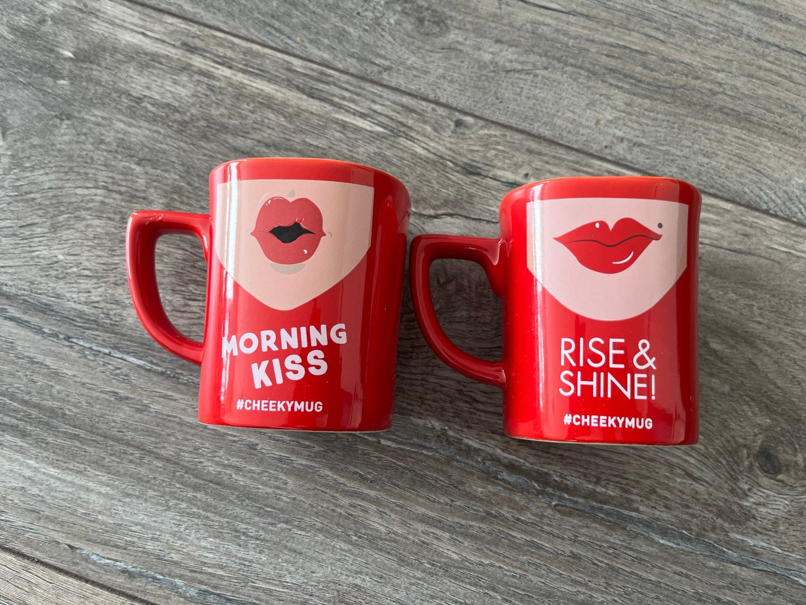 Set van 2 Nescafé bekers - rood met opdruk, Ophalen of Verzenden, Steen/keramiek, Rood, Overige merken