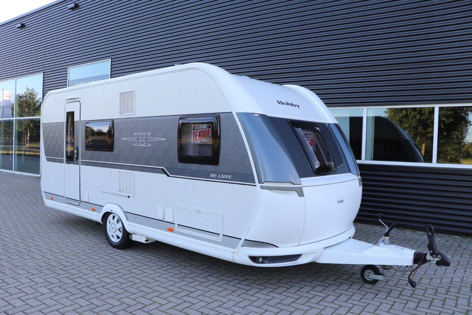 Hobby 490 KMF De Luxe 2019 | Mover | 5-persoons | Stapelbed, Hobby, Treinzit, Dwarsbed, Particulier