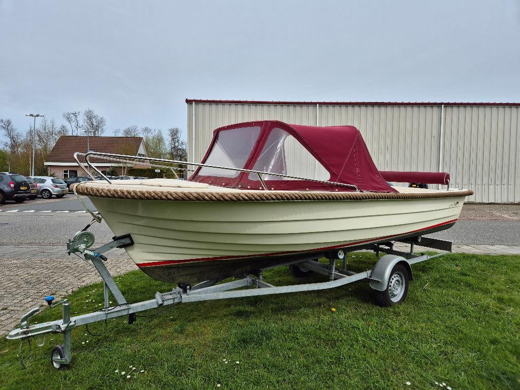 Pura Vida 530 sloep in topstaat met trailer en 4 takt motor., Watersport en Boten, Ophalen, Zo goed als nieuw, Buitenboordmotor