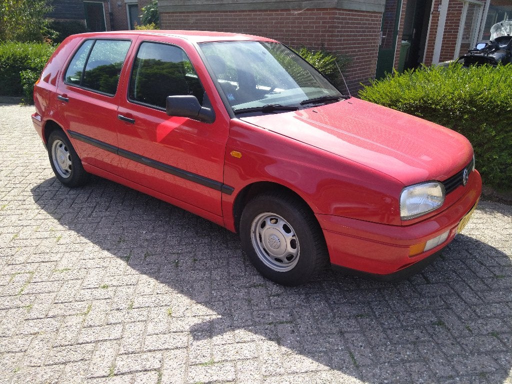 Volkswagen Golf 1.6 CL 55KW 1996 Rood, Voorwielaandrijving, Stof, Zwart, 4 cilinders