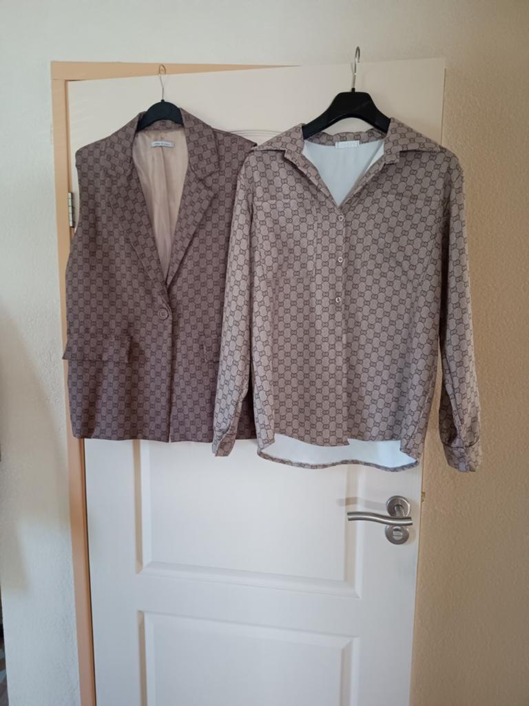 Gilet en blouse Nieuw samen 22.50 euro, Ophalen of Verzenden, Nieuw
