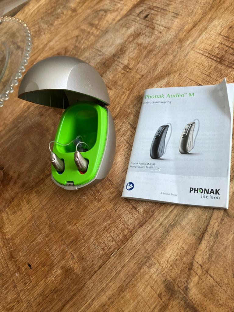 Phonak Audéo M Hoorapparaat met oplader en handleiding, Ophalen of Verzenden, Zo goed als nieuw