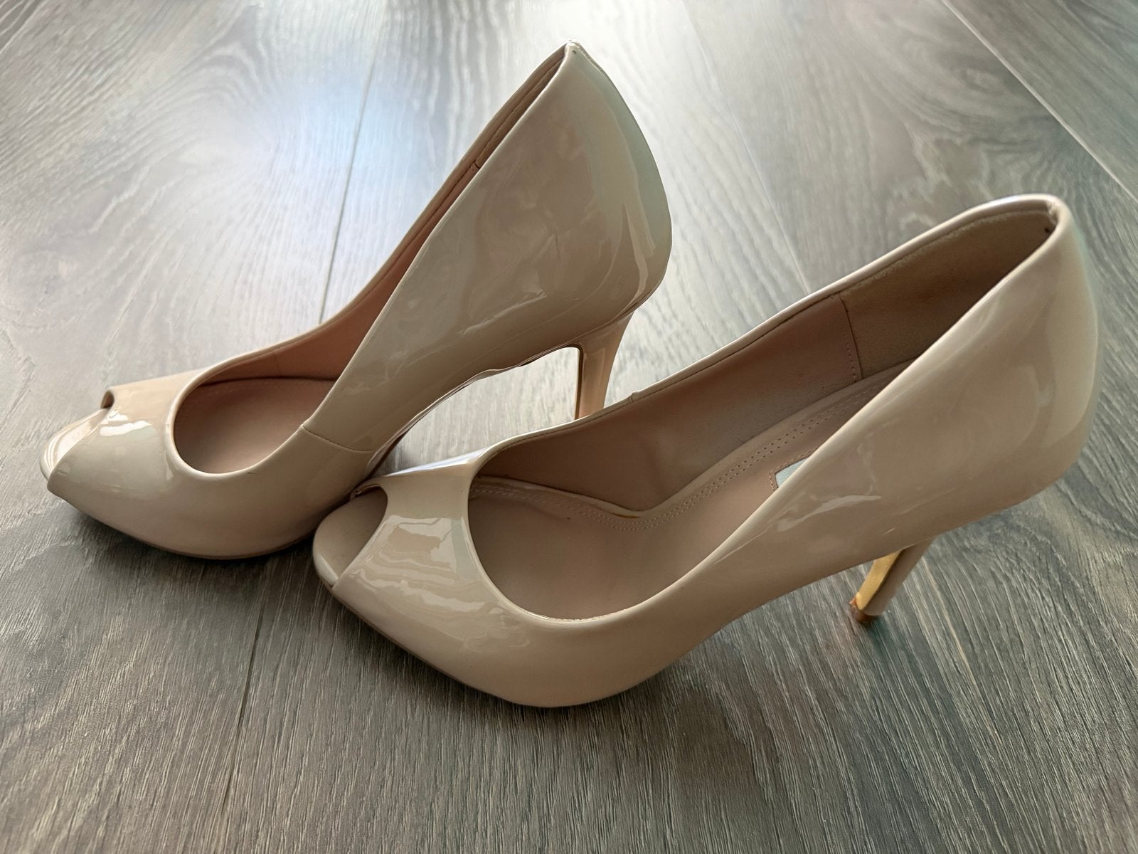 Dune London Peep-Toe Pumps - Nude Lakleer Maat 39, Verzenden, Zo goed als nieuw, Beige, Pumps
