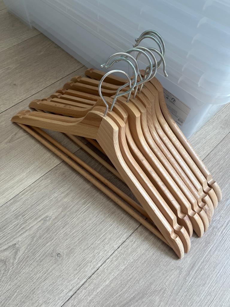 9x Houten kledinghangers van IKEA, Kleding | Dames, Kledinghangers, Ophalen, Gebruikt, Hout, Volwassenen