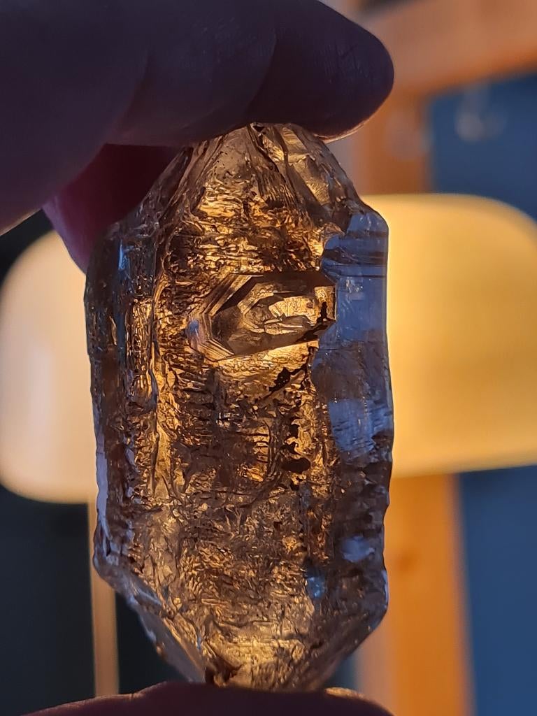 Brandberg Vensterkwarts rookkwarts met Enhydro's! 6 cm, Verzenden, Mineraal