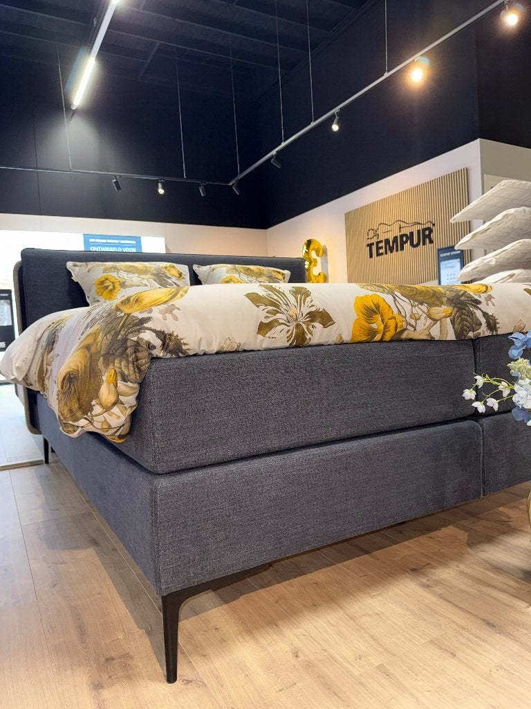 Foto 3 van Luxe Donkerblauwe Boxspring 180x210 | SHOWROOMMODEL 1995,-