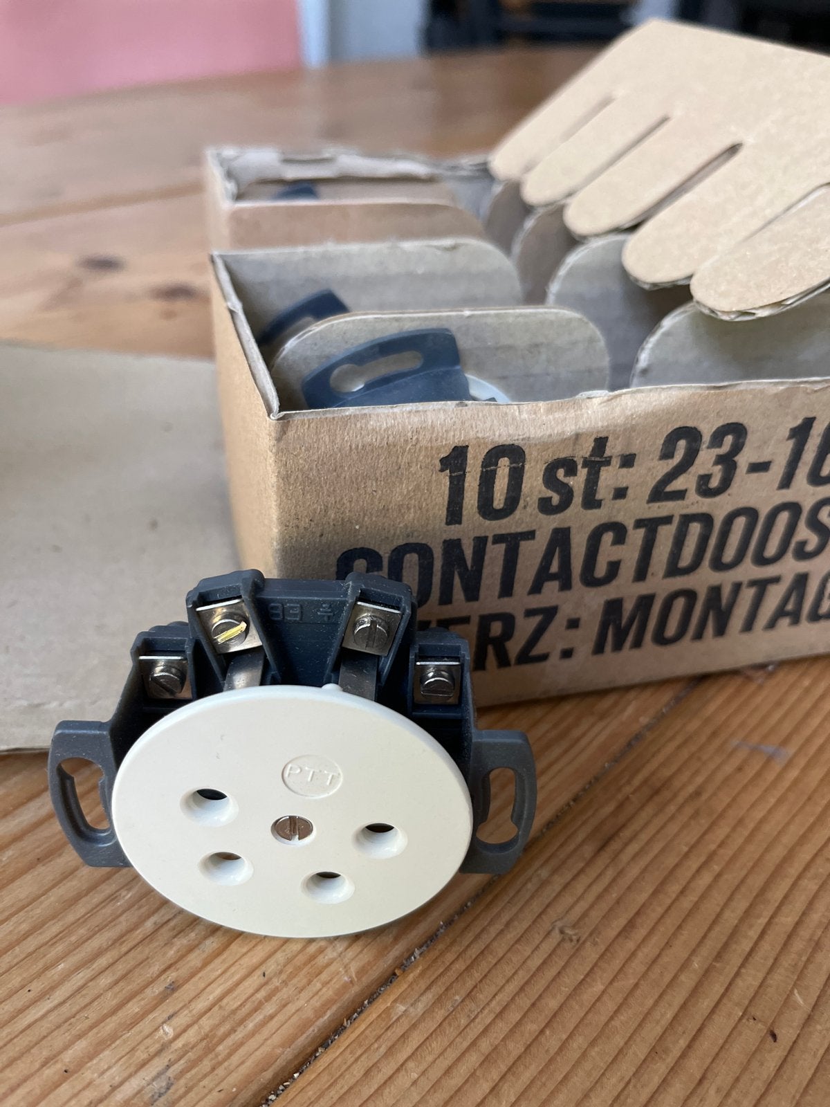 Nieuwe PTT Contactdozen 4p - 10 stuks, Doe-het-zelf en Verbouw, Elektra en Kabels, Ophalen of Verzenden, Nieuw, Overige merken