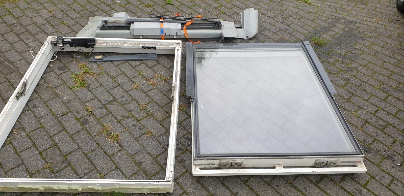Elektrisch Velux Dakraam met Dubbelglas, Ophalen, Gebruikt, 80 tot 120 cm, 120 tot 160 cm