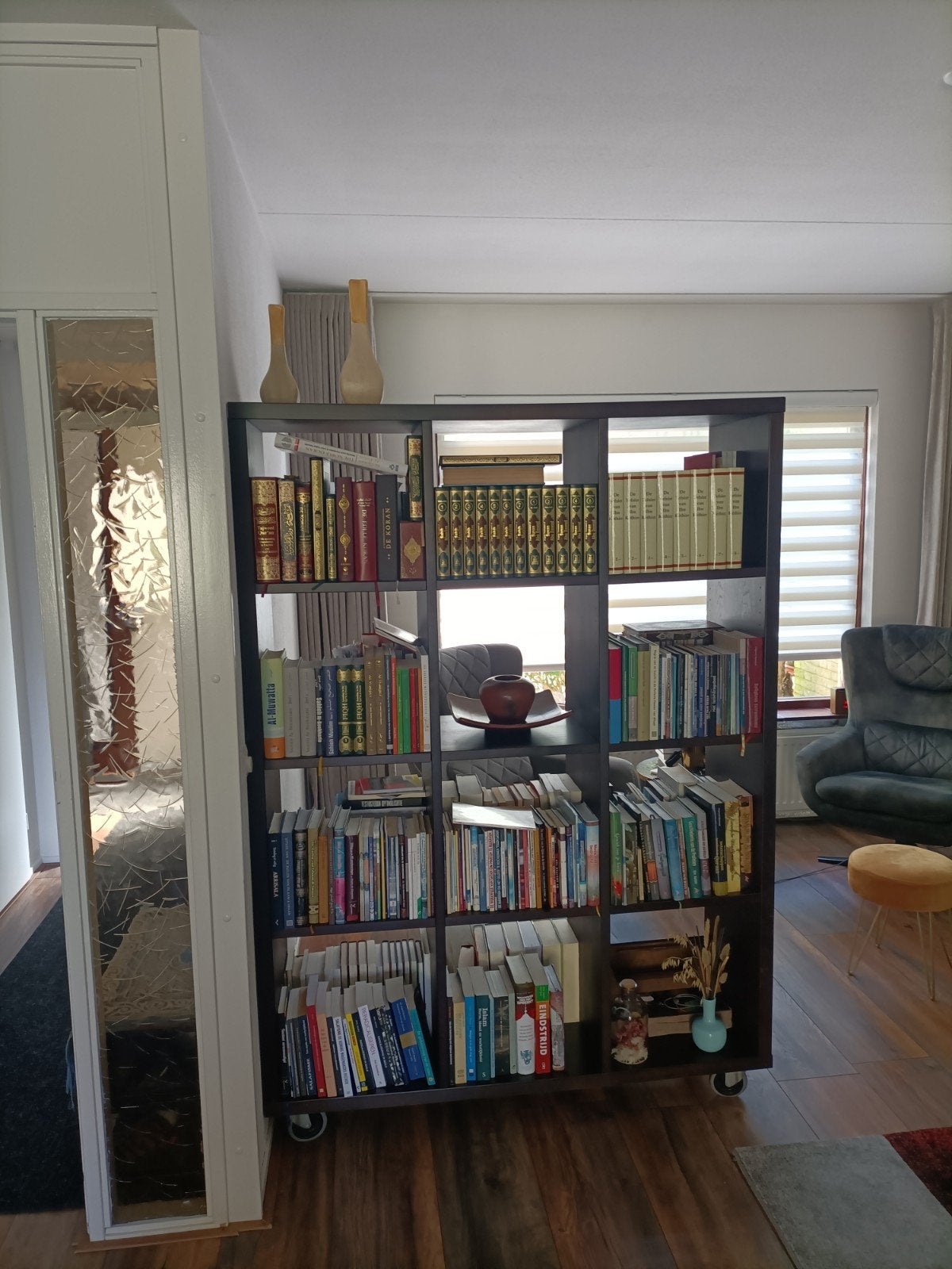 Grote Roomdivider / Boekenkast op Wielen – Verstelbaar, Ophalen, Met plank(en), Gebruikt, 100 tot 150 cm