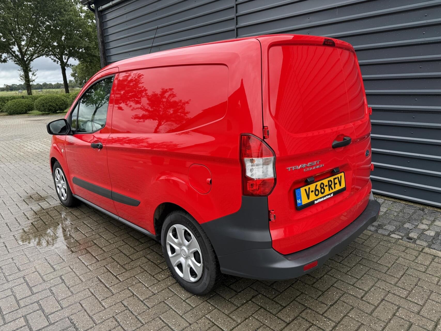 Ford Transit Courier 1.0 Benzine,Airco,Cruise,Stoelverwarmin, Voorwielaandrijving, Gebruikt, Zwart, Handgeschakeld