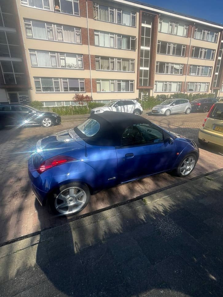 Ford Ka 1.6 Streetka met originele hardtop, 40 €/maand, 1599 cc, Blauw, Origineel Nederlands