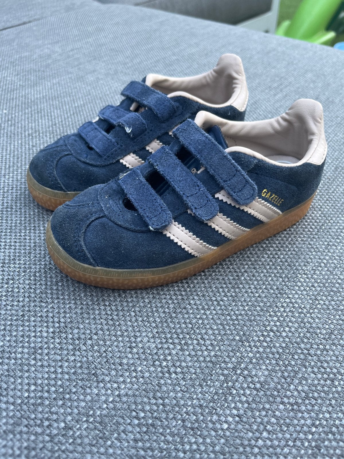 Adidas Gazelle sneakers jongens/meisjes maat 27 ZGAN, Ophalen of Verzenden, Zo goed als nieuw, Jongen of Meisje, Schoenen