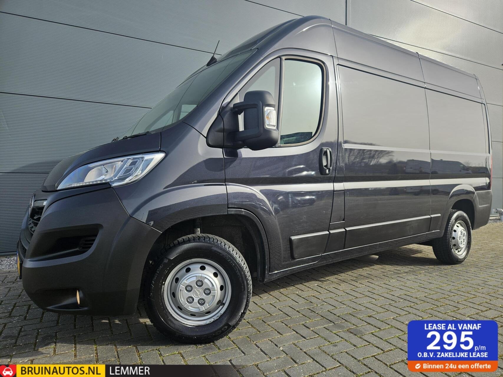 Opel Movano 2.2D L2H2 Airco Camera Trekhaak 3000 kg trekgew, Auto's, Bestelauto's, Gebruikt, Euro 6, 3000 kg, Zwart