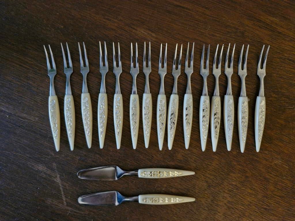 Vintage:  14 cocktailvorkjes en 2 botermesjes, Ophalen of Verzenden