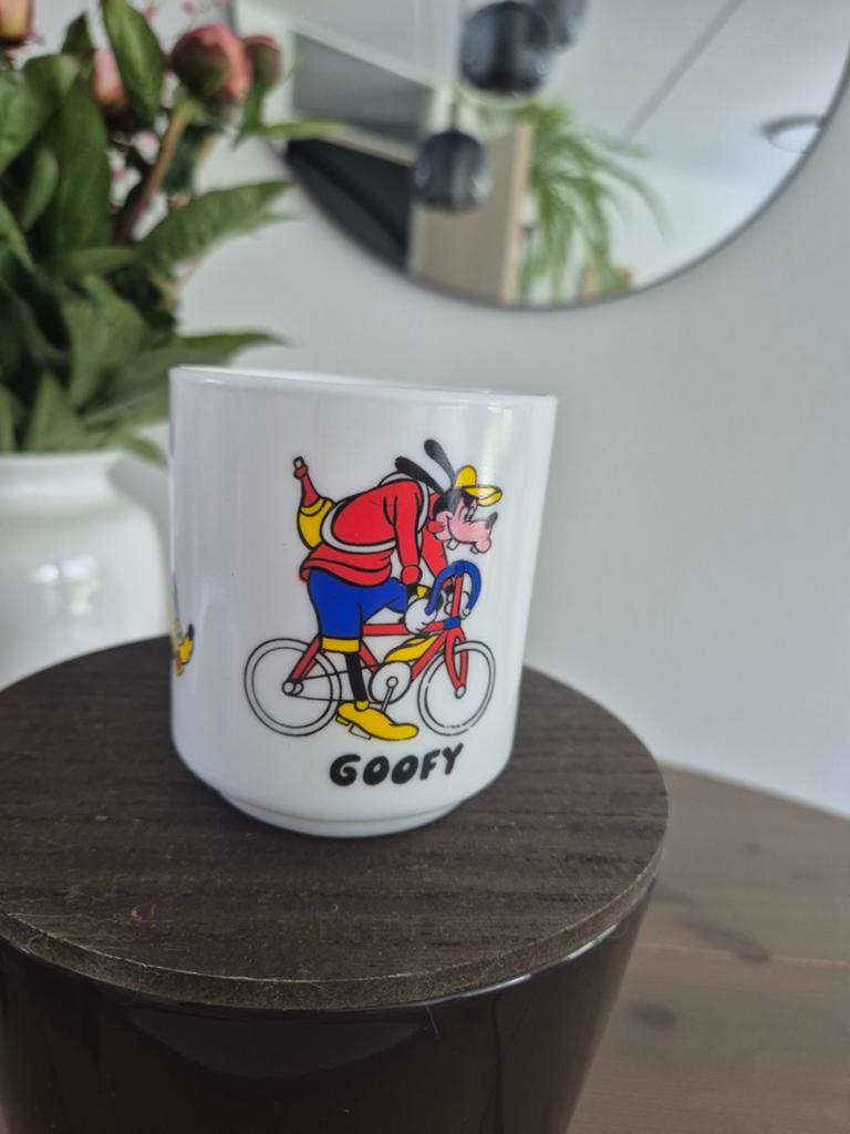 Vintage Disney Arcopal mok Goofy Pluto, Ophalen of Verzenden, Zo goed als nieuw, Overige typen