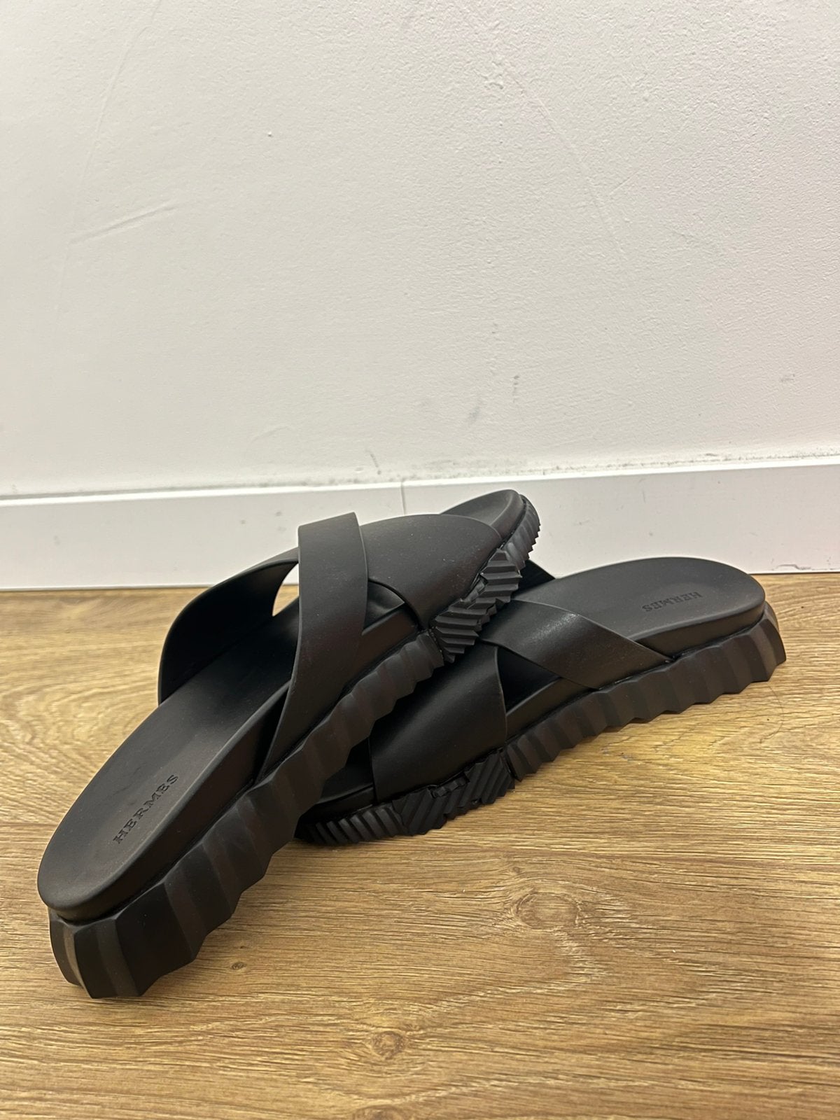Hermes slippers heren  black on black, Ophalen of Verzenden, Nieuw, Zwart