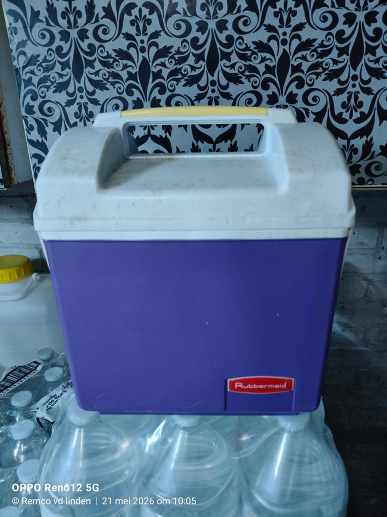 Rubbermaid Paarse koelbox Model 2920, Caravans en Kamperen, Ophalen of Verzenden, Gebruikt, Koelbox, Koelelement