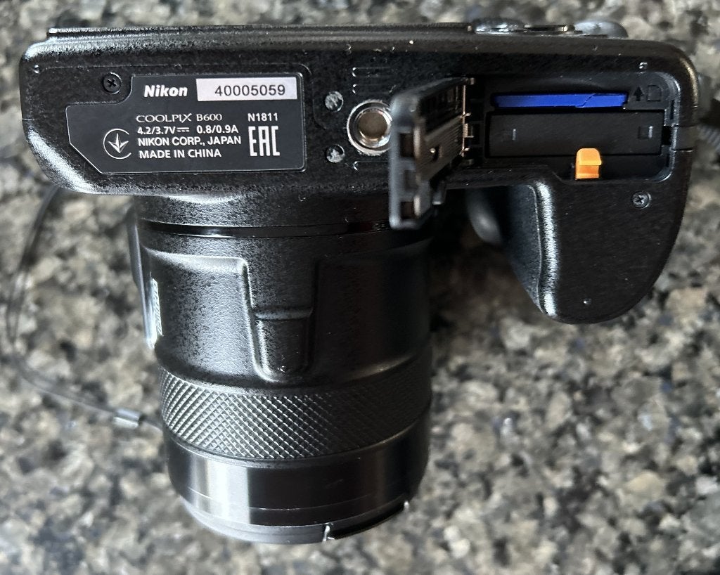 Nikon Coolpix B600 met accessoires, Ophalen of Verzenden, Zo goed als nieuw, Compactcamera, Geheugenkaart