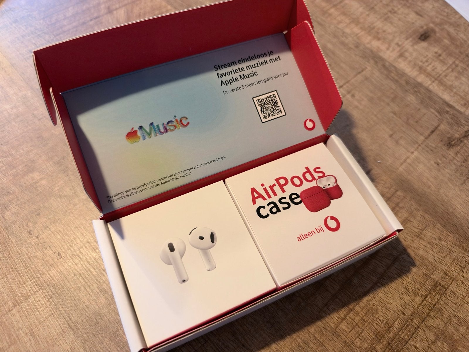Apple AirPods 4 met oplaadcase (nieuw - gesealde verpakking), In-ear, Bluetooth, Nieuw, Ophalen of Verzenden