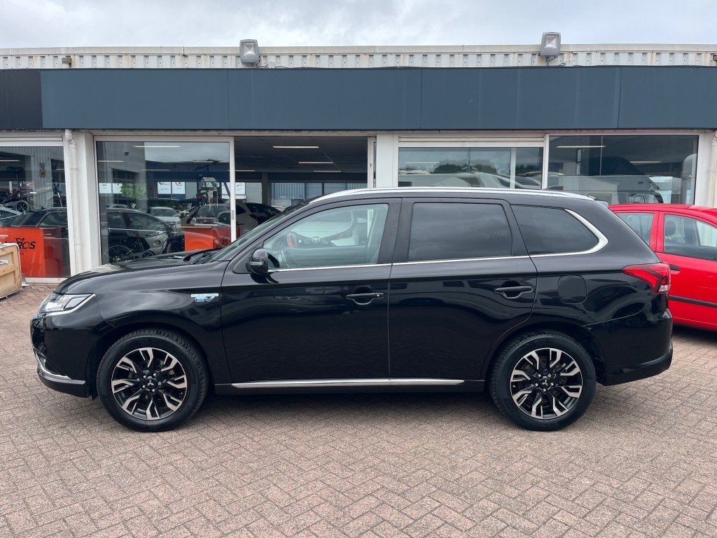 Mitsubishi OUTLANDER 2.0 PHEV Clima Ad. Cruise  CarPlay, Auto's, 1998 cc, 4 cilinders, Zwart, Bedrijf