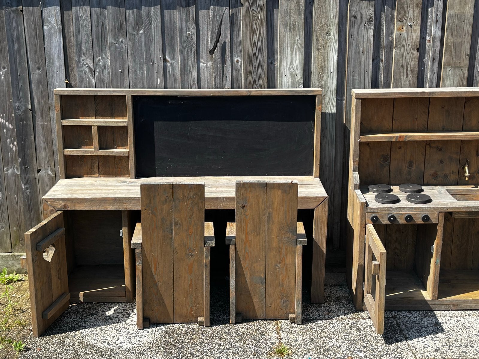 Steigerhouten speelkeuken & bureau met krijtbord + 2 stoelen, Ophalen, Gebruikt, Hout, Speelkeuken