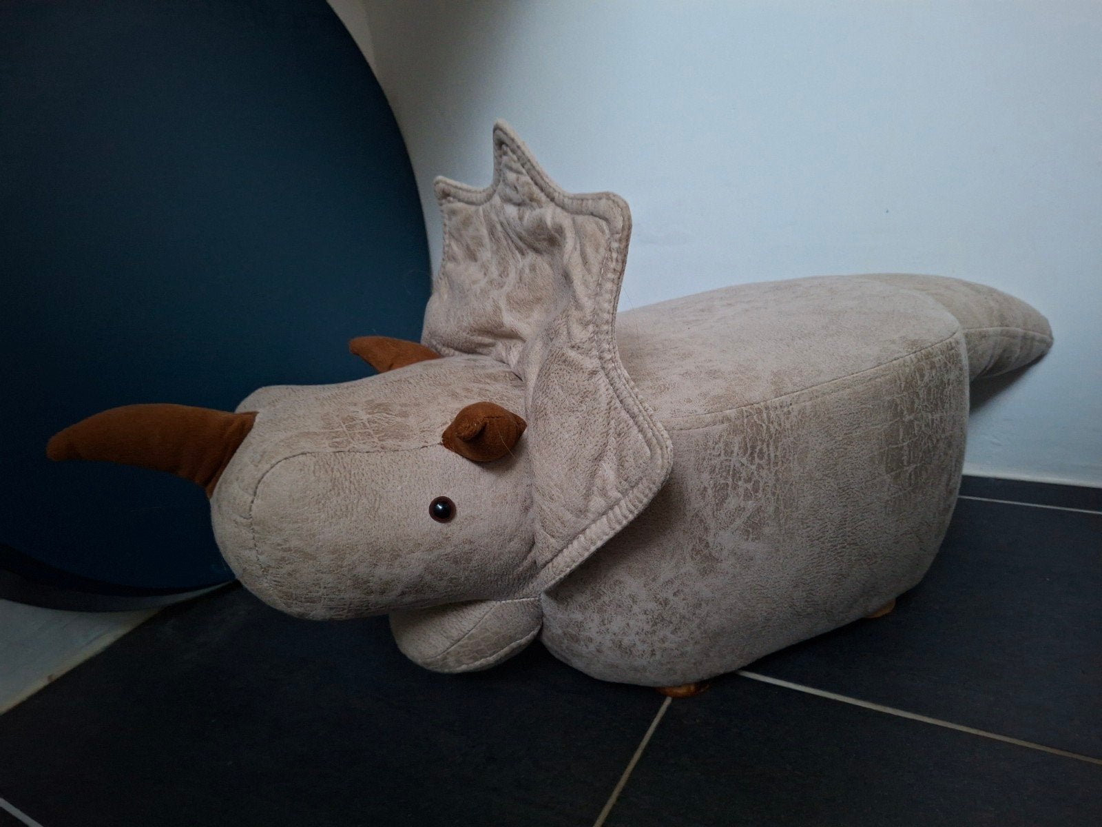 Leuke Triceratops kinderstoel/poef, Ophalen, Zo goed als nieuw, Jongen of Meisje