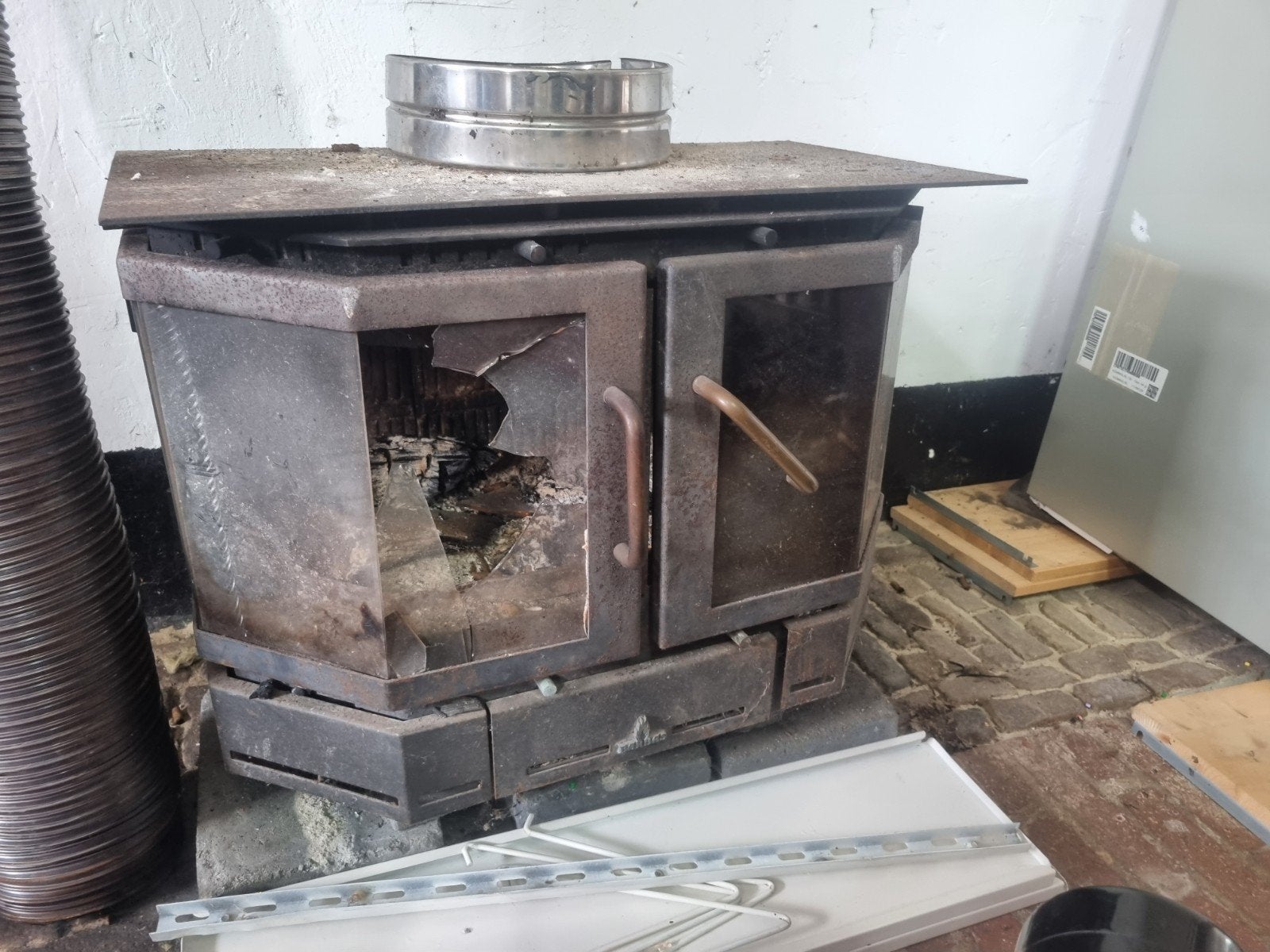 Barbas Houtkachel met gebroken ruit en rookkanaal, Ophalen, Gebruikt, Houtkachel, Vrijstaand