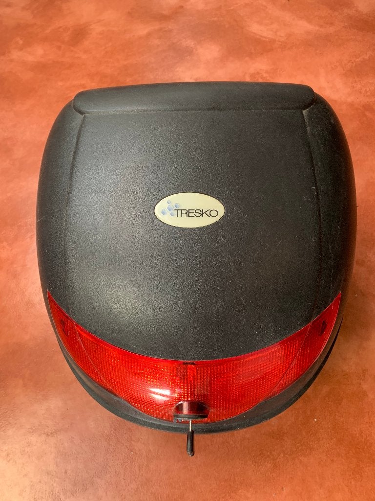 Ruime Tresko scooterkoffer met montagemateriaal, Motoren, Ophalen of Verzenden, Gebruikt