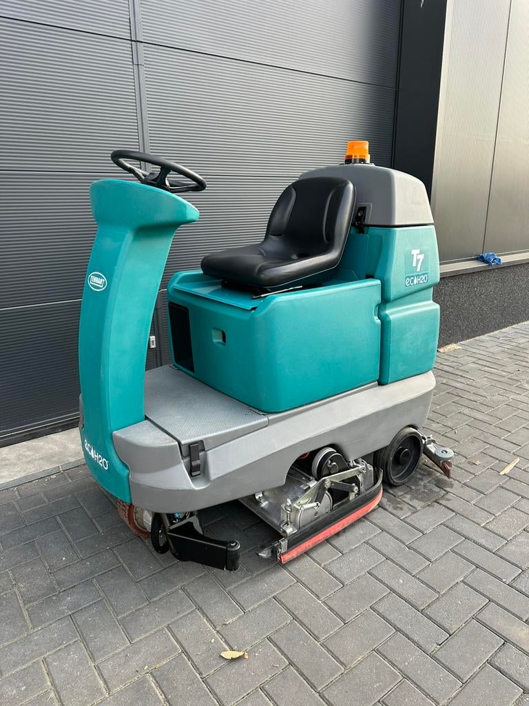 Tennant T7 Schrobmachine, Ophalen, Bezem of Borstel