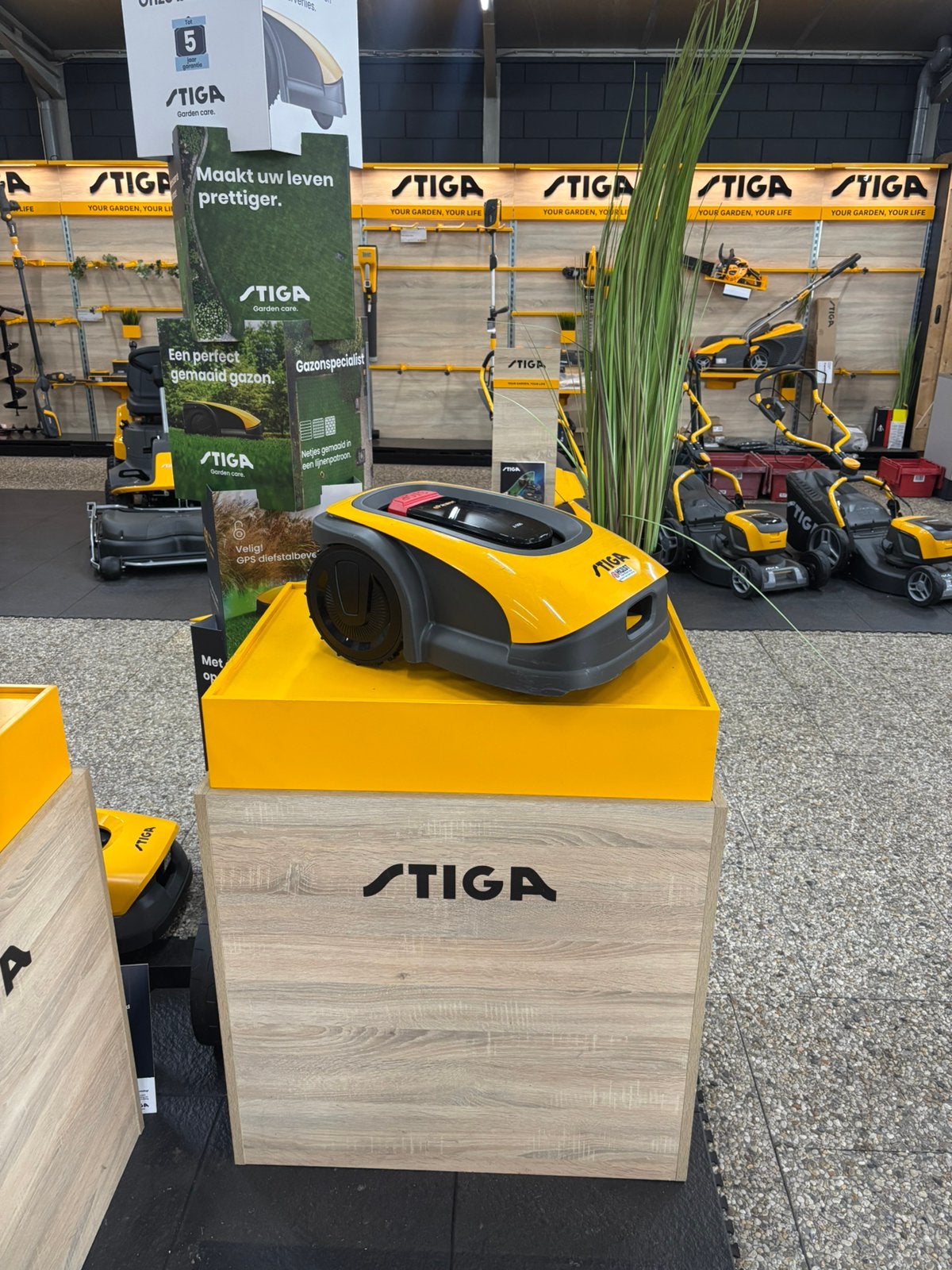 STIGA A500 GPS Robotmaaier, Ophalen, Zo goed als nieuw, 20 tot 25 cm