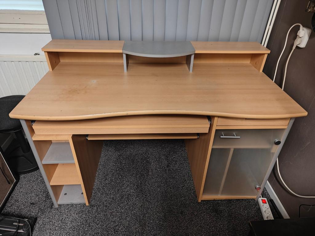 Bureau, Ophalen, Opbergruimte, Gebruikt, Spaanplaat of MDF