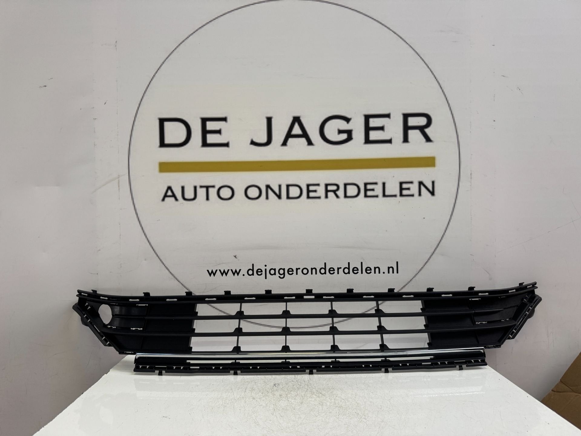 GOLF 7 FACELIFT MIDDENROOSTER ROOSTER GRILLE 5G0853677P, Gebruikt, Volkswagen AG, Bumper, Berliner Ring 2
38440  Wolfsburg, DE