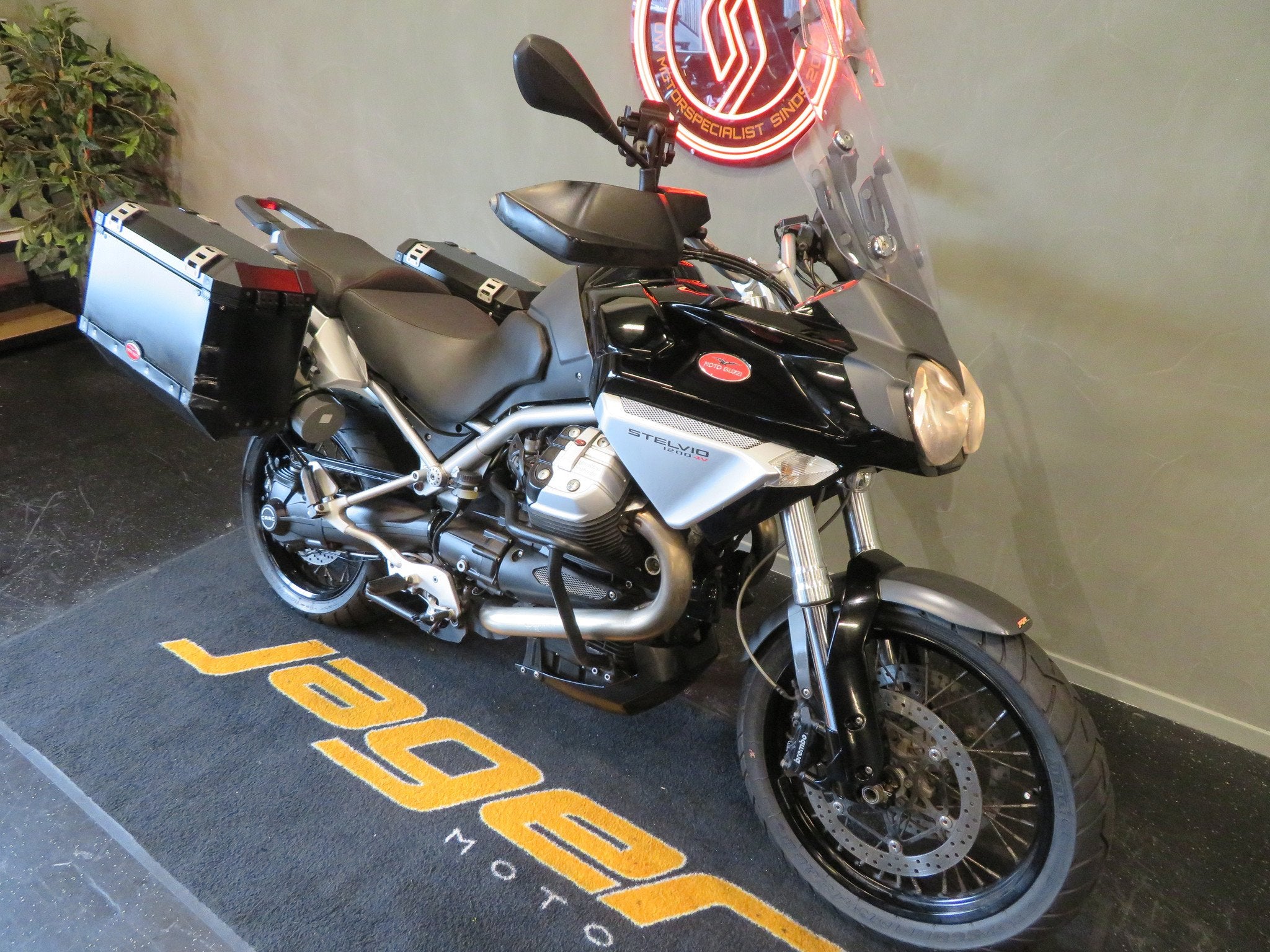 Moto Guzzi STELVIO 1200 8V ABS KOFFERS (bj 2010), Bedrijf, Toermotor