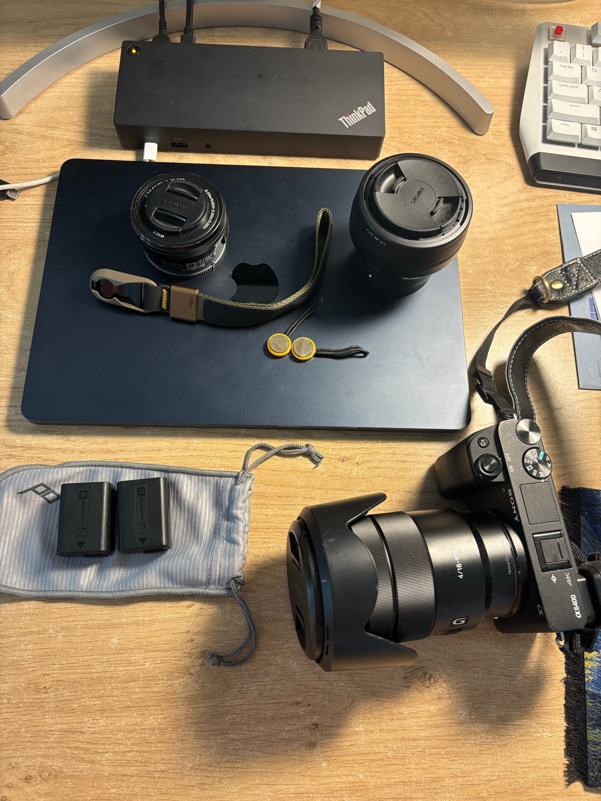 Sony Alpha A6400 met 18-105mm inclusief twee extra lenzen!, Gebruikt, Beeldstabilisatie, Ophalen of Verzenden, Accu