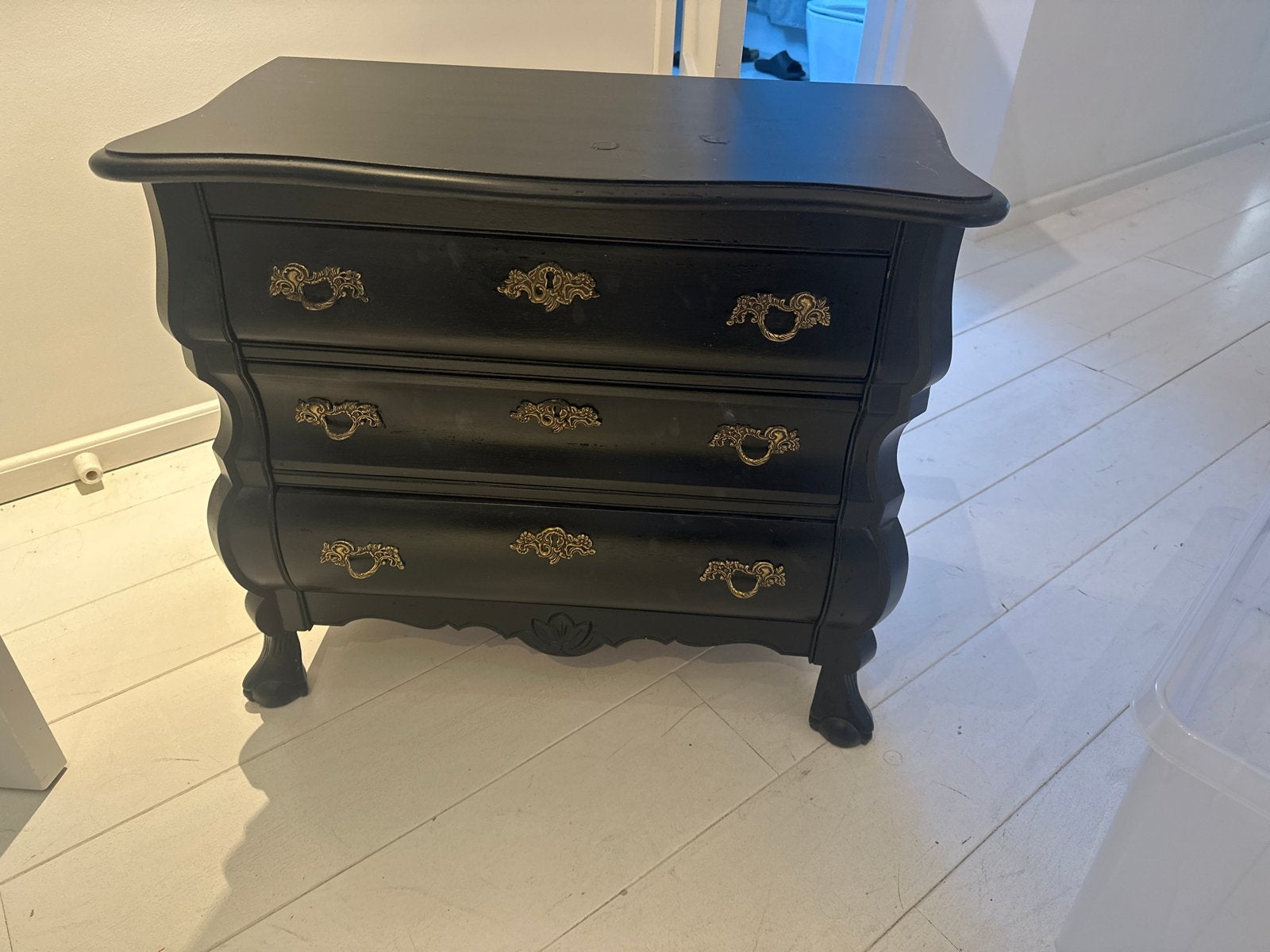 Buikkastje zwart met goudkleurige grepen, Antiek en Kunst, Ophalen