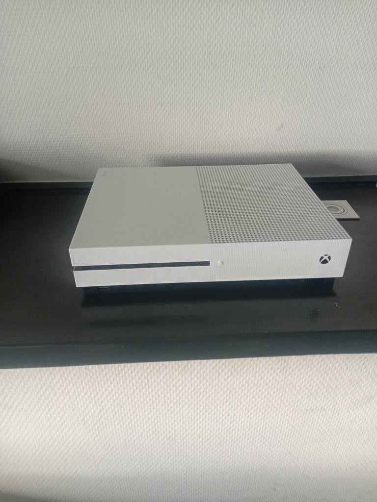 Xbox One 1TB met controller en games (optioneel met monitor), 1 speler, Ophalen, Gebruikt, Vanaf 3 jaar
