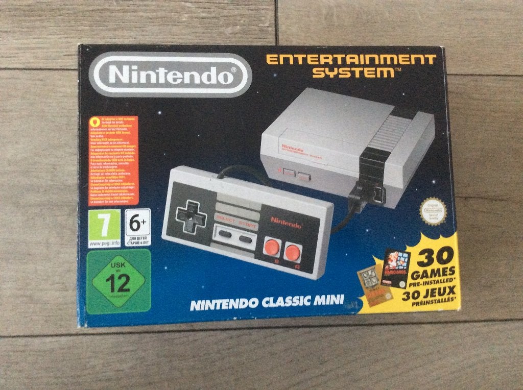 Nintendo NES Classic 8 bit Mini NES in doos, Ophalen of Verzenden, Zo goed als nieuw, Met 1 controller, Met games